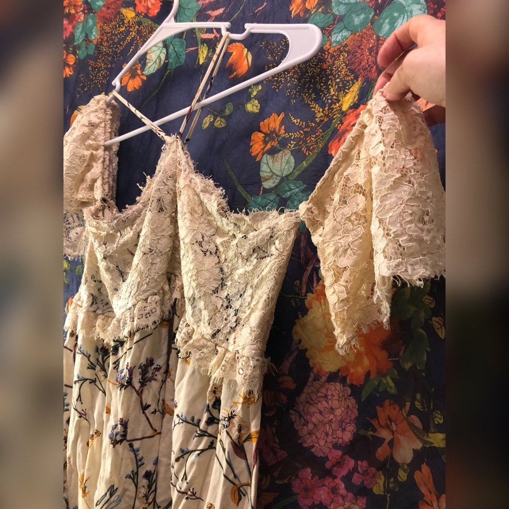 BOHO entro off the shoulder Lacey top